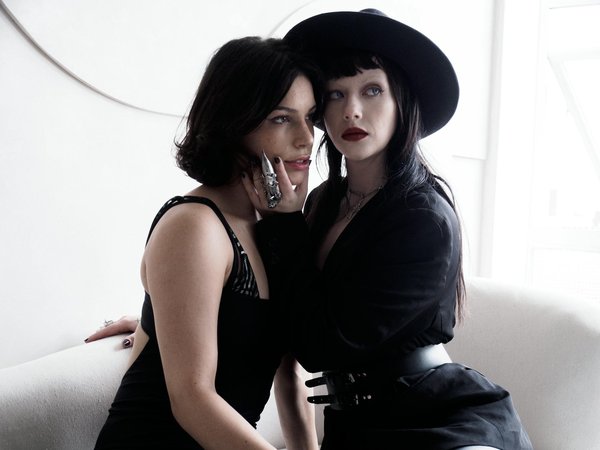 Polo personnalisé avec logo : l'atout style et communication pour toutes les occasions